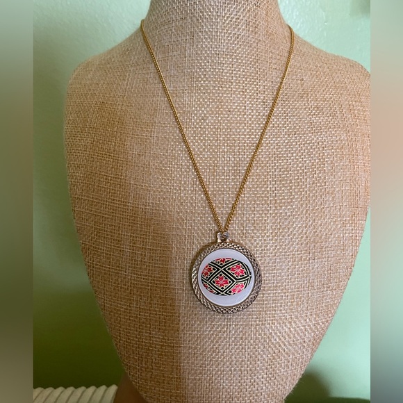 Double Sided Gold Necklace with Mountain Goat (Capricorn) and Egg motif - Picture 2 of 9